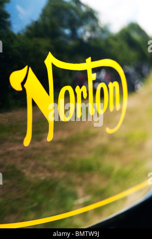 Norton Commanndo Benzintank abstrakt, Klassische britische Motorrad Stockfoto