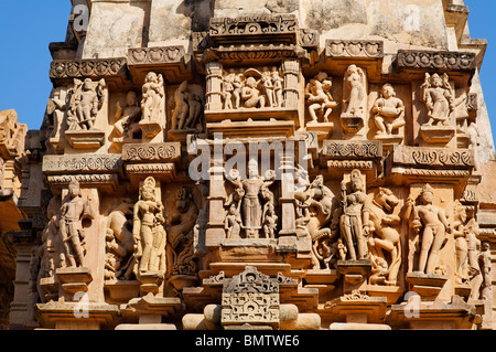 Komplizierte Skulpturen auf Lakshmana Tempel, Khajuraho, Madhya Pradesh, Indien Stockfoto