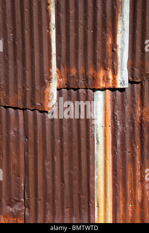 Wellblech-Platten an der Wand rosten Schuppen Texas USA Stockfoto