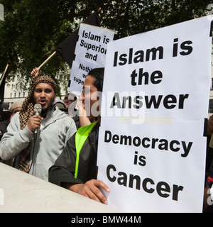 Pro Scharia Demonstration vor Downing Street, London, UK, 20. Juni 2010 Stockfoto