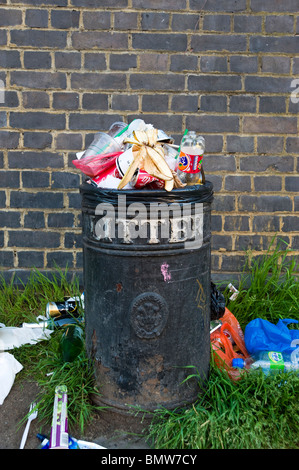 Überquellenden Wurf bin, London, England, UK Stockfoto