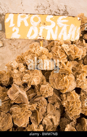 Wüste Rosen sind in Tunesien angeboten. Stockfoto