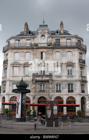 Restaurant Stadtzentrum im Freien Tische Stühle Stockfoto