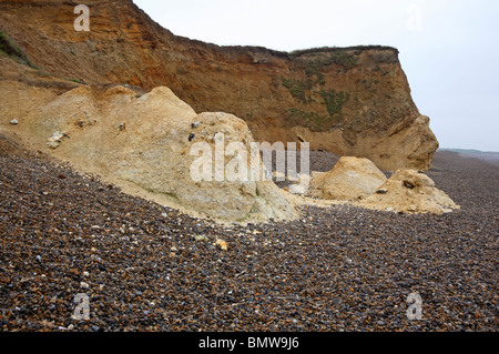 Aufschlüsse über Kreide von der Oberkreide am Strand von Weybourne, Norfolk, England, Vereinigtes Königreich. Stockfoto