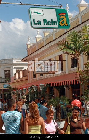 Kuba, Santa Clara, Menschen vor Ort einkaufen auf einer Hauptstraße In Santa Clara, Kuba Stockfoto