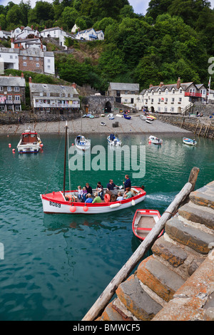 Ausflug mit dem Boot verlassen Clovelly Harbour, Devon. Stockfoto