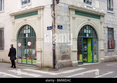 Corner Shop gespiegelt Eingänge Stein barocken front Stockfoto