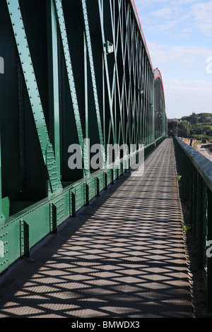 Blick aus dem Süden entlang des östlichen Weges der Königin-Alexandra-Brücke über den Fluss Wear in Sunderland. Stockfoto