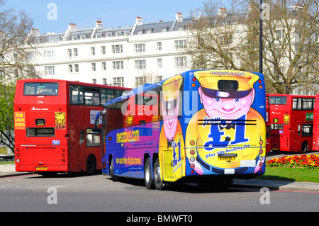 Megabus.com Trainer und Werbung t Marble Arch London England Großbritannien Stockfoto