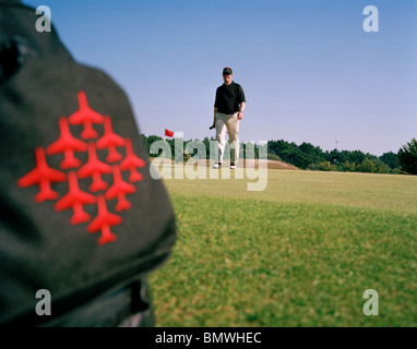 Geschwader-Führer Dave Thomas von der "Red Arrows" der britischen Royal Air Force aerobatic Team spielt Golf und ausserdienstliche in Jersey Stockfoto