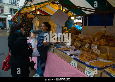 Marktplatz-Brot-Stall Cambridge England UK Europe Stockfoto