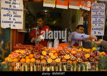 Frisch gepressten Saft Obstverkäufer Beyoglu-Istanbul-Türkei-Europa Stockfoto