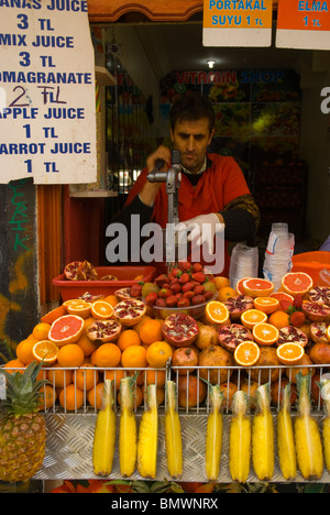 Frisch gepressten Saft Obstverkäufer Beyoglu-Istanbul-Türkei-Europa Stockfoto