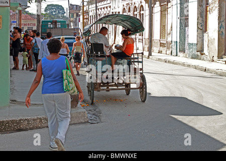 Kuba, Santa Clara, Menschen vor Ort einkaufen auf einer Hauptstraße In Santa Clara, Kuba Stockfoto