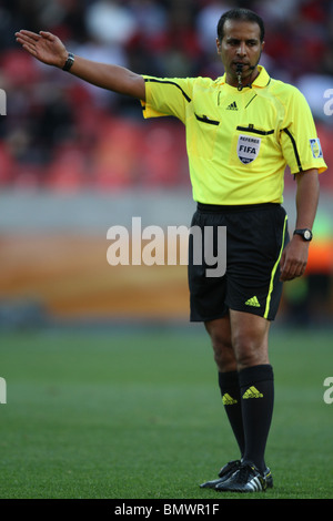 KHALIL AL GHAMDI FIFA Schiedsrichter NELSON MANDELA BAY Stadion PORT ELIZABETH SOUTH AFRICA 21. Juni 2010 Stockfoto