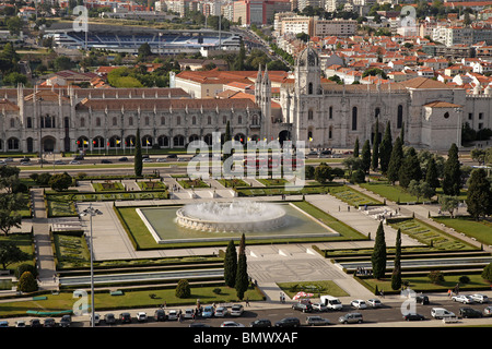 Park und Jeronimos Kloster Mosteiro Dos Jerominos in Belem von oben gesehen, in Lissabon, Portugal Stockfoto