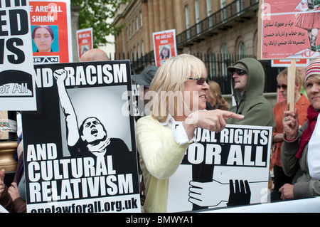 Ein Gesetz für alle anti-Scharia Demonstration, Whitehall, London, UK, 20. Juni 2010 Stockfoto