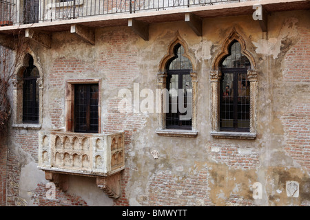 Balkon im Casa de Giulietta (Julias Haus) in Verona, Italien Stockfoto