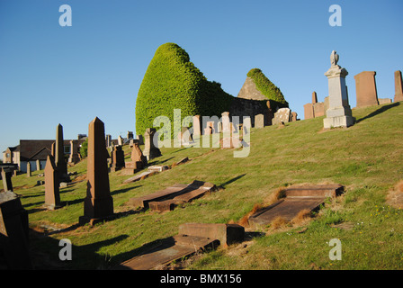 Pfarrkirche des Heiligen Nikolaus und Friedhof Ruine in Prestwick, South Ayrshire. Stockfoto