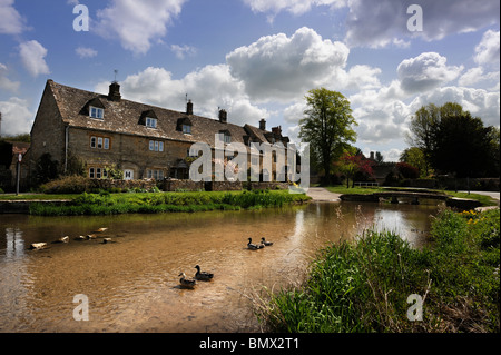 Die Cotswold Dorf von Lower Slaughter, Gloucestershire UK Stockfoto