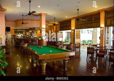 Die bar und einen Billardtisch an der Victoria Hotel Can Tho, Vietnam Stockfoto