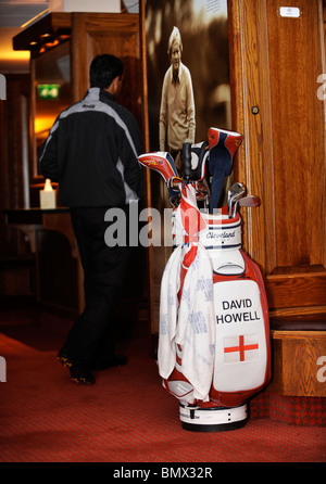 Ein Golfbag Zugehörigkeit zu David Howell im Clubhaus an der Celtic Manor Wales Open 2008 Stockfoto