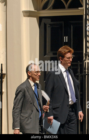 Herrn SASSOON & DANNY ALEXANDER außen 11 DOWNING STREET TREASURY TEAM Mitglieder 22. Juni 2010 11 DOWNING STREET LONDON ENGLAND Stockfoto