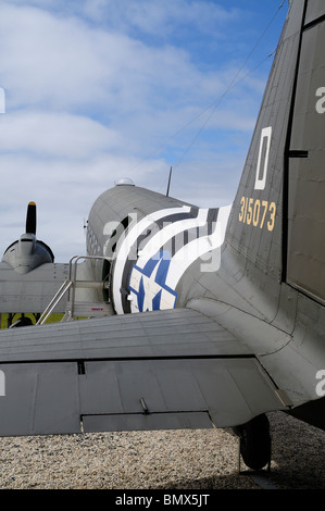 SNAFU Express USAAF Douglas C 47 Dakota auf dem Display im Merville Battery Museum in der Normandie Frankreich Stockfoto