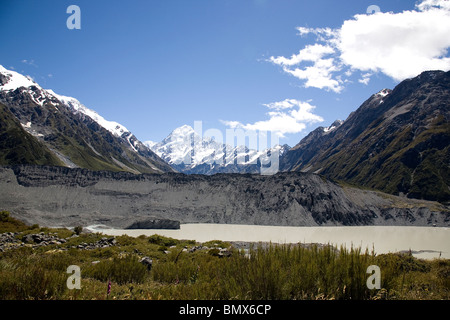 Mount Cook von Sealy Bergseen verfolgen im Sommer. Stockfoto