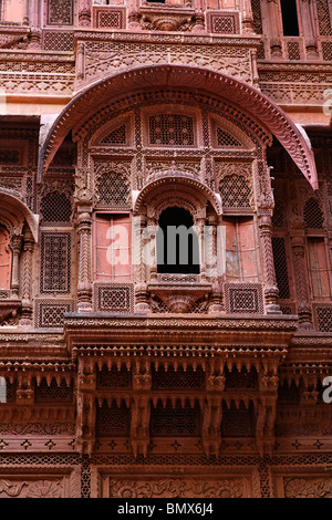 Reich verzierte Balkon Meherangarh Fort, Jodhpur, Rajasthan, Indien Stockfoto