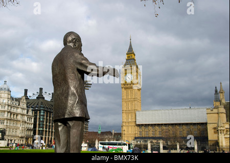 Bronze-Statue von Nelson Mandela offenbar britische Parlament umfassend zu erreichen. Stockfoto