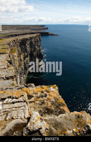 Atlantik Klippen, Dun Aengus Fort, Aran Inseln, Aranmore, Inishmore, Co Galway, Westirland, Eire. Stockfoto