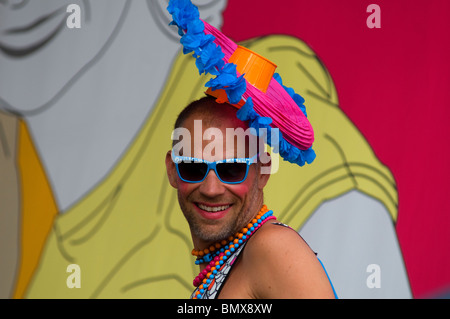 Ein Enthüller, der an der jährlichen Parade "Homosexueller Stolz" in Tel Aviv Israel teilnimmt Stockfoto