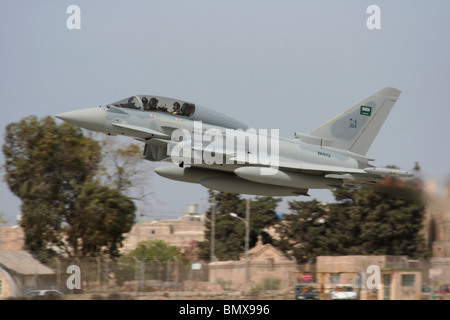 Royal Saudi Air Force Eurofighter Typhoon militärische Kampfflugzeug Start Stockfoto