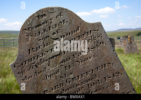 Grabstein aus dem 1849 Cholera Epidemie Aufnahme Tod Eisenhütte Arbeitnehmers Cefn Golau Cholera Friedhof Tredegar Wales UK Stockfoto