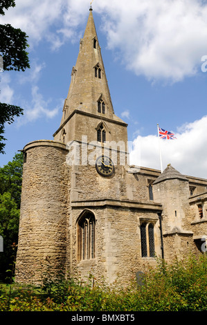 St.-Andreas-Kirche, Brigstock, Northamptonshire, England, Vereinigtes Königreich. Späten C10 restauriert C19, grade 1 denkmalgeschützten Gebäude. Stockfoto