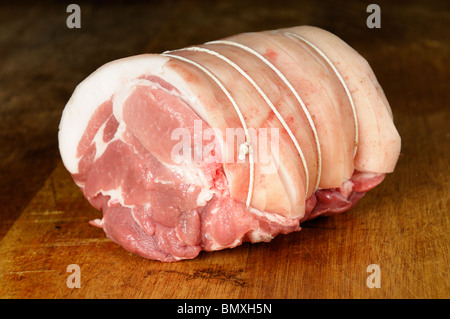 Stock Foto eines Gelenks von Schweinefleisch zum Braten bereit. Stockfoto