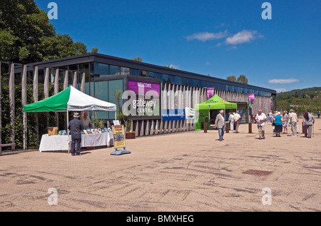 Das Gateway Gebäude in Loch Lomond Shores Komplex am Ufer des Loch Lomond von Balloch in West Dunbartonshire, Schottland Stockfoto