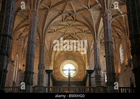 Altarraum der Kirche Santa Maria Jeronimos Kloster Mosteiro DOS Jerominos in Belem, Lissabon, Portugal, Europa Stockfoto