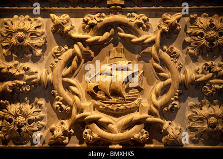 Segelboot auf dem Grab von Vasco da Gama Navigator Jeronimos Kloster Mosteiro DOS Jerominos in Belem, Lissabon, Stockfoto
