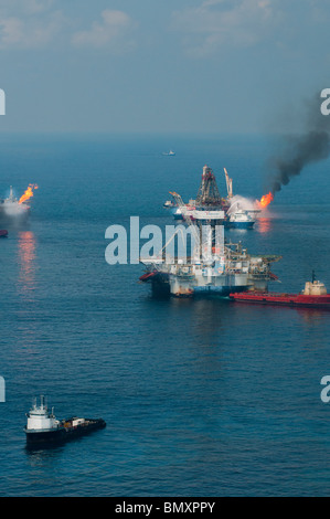 Development Driller II Bohren Rig, Bohrschiff Discoverer Enterprise und Helix Q4000 am Standort MC252, Golf von Mexiko, USA Stockfoto