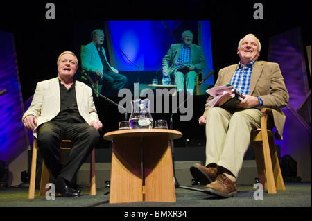 Ehemalige trafen sich Kommissar Sir Ian Blair im Bild (links) bei Hay Festival 2010 Hay on Wye Powys Wales UK Stockfoto