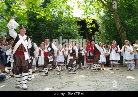 Hochzeit Tanz Kopanari Ethnie aus Bulgarien. Stockfoto