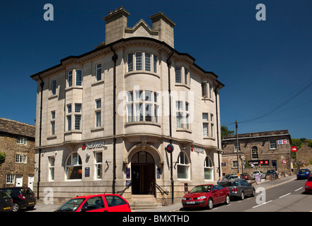 UK, England, Derbyshire, Peak District, Hathersage, Main Street, Nat West Bank in Edwardian Gebäude Stockfoto