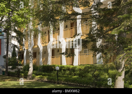 Albena Resort, moderne Architektur zwischen Bäumen, Balkan, Bulgarien, Osteuropa Stockfoto