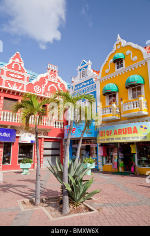 Die Straßen mit niederländischen Architektur in Oranjestad, Aruba, Niederländische Antillen. Stockfoto