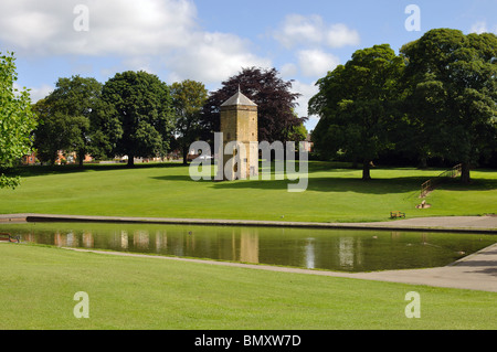 Alte Tauben und See, Abington Park, Northampton, Northamptonshire, England, UK Stockfoto