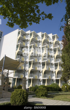 Albena Resort, moderne Architektur zwischen Bäumen, Balkan, Bulgarien, Osteuropa Stockfoto