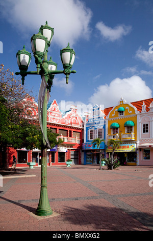 Die Straßen mit niederländischen Architektur in Oranjestad, Aruba, Niederländische Antillen. Stockfoto