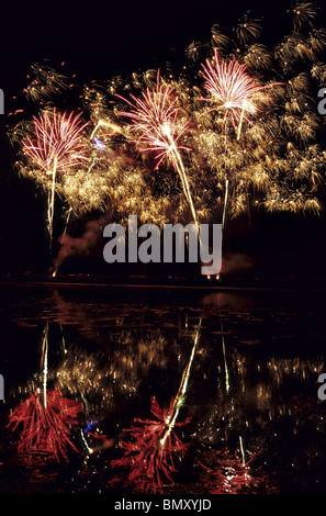 Das Feuerwerk bei der jährlichen Feuerwerk-Meisterschaft in der Stanford Hall in der Nähe von Lutterworth, Leicestershire, UK. Stockfoto